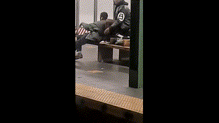 Negrerie la delicieuse consommation d'anus en attendant le metro