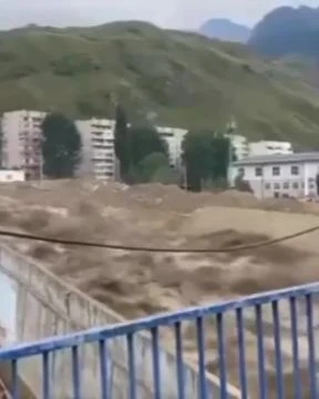 Les coulées de boue  dans la ville de Tyrnyauz