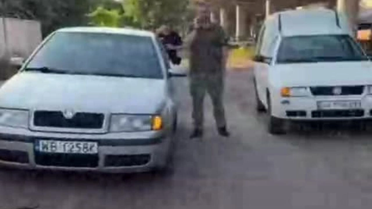 Ukraine un homme arme a menace de faire exploser une grenade pour echapper a l'enrolement de force