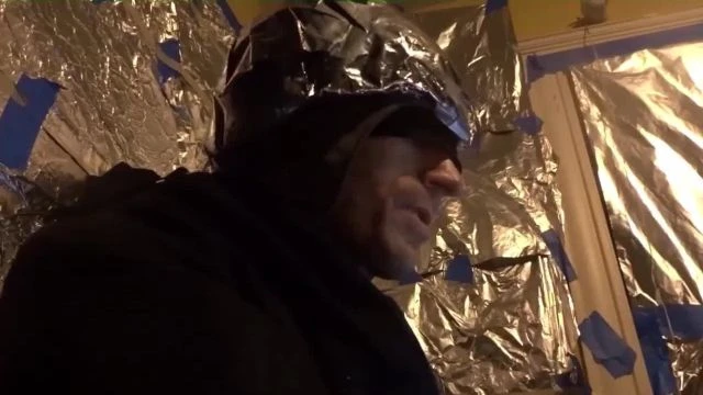 Des personnes ciblees enregistrent en direct des tirs d'energie dirigee micro-ondes