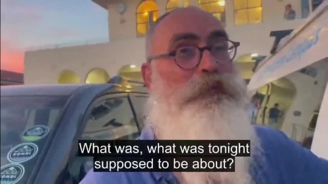 Tout d’un faux drapeau : 4 policiers ont laissé faire durant 20 mn