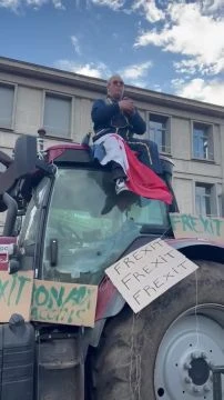 Écoutez le,il risque sa vie.