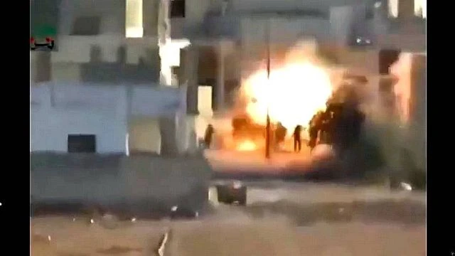 Images spectaculaires de la destruction d'un groupe de soldats israeliens au Liban