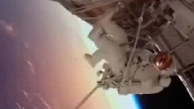 De mieux en mieux Nous avons dorenavant des astronautes tripedes