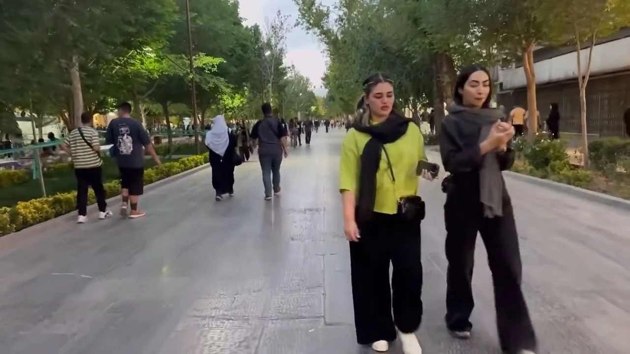 Iran, des femmes ne portent pas l’hidjab
