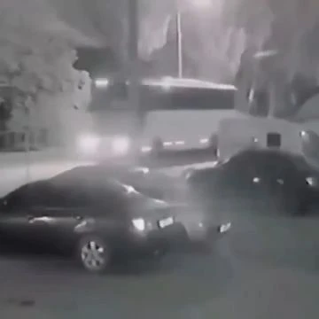 Le moment où un bus rempli de civils de Donetsk a été bombardé