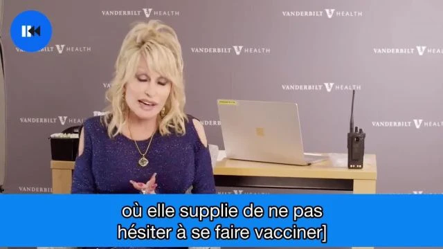 Dolly Parton s'est fait vacciner devant la camera avec le produit qu'elle avait cofinance