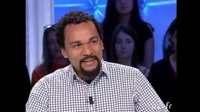 Voici finalement le jour exact ou Dieudonne n'a pas plie un genou face a la menace soumitive