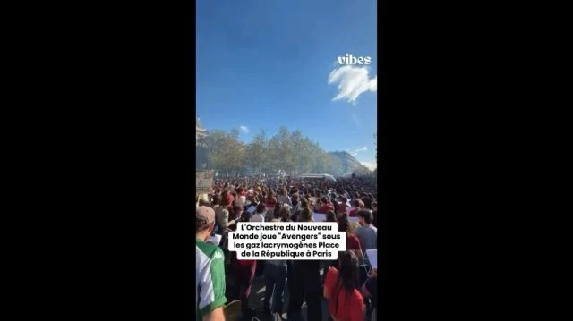 L’Orchestre du Nouveau Monde face à une attaque de gaz lacrymogène
